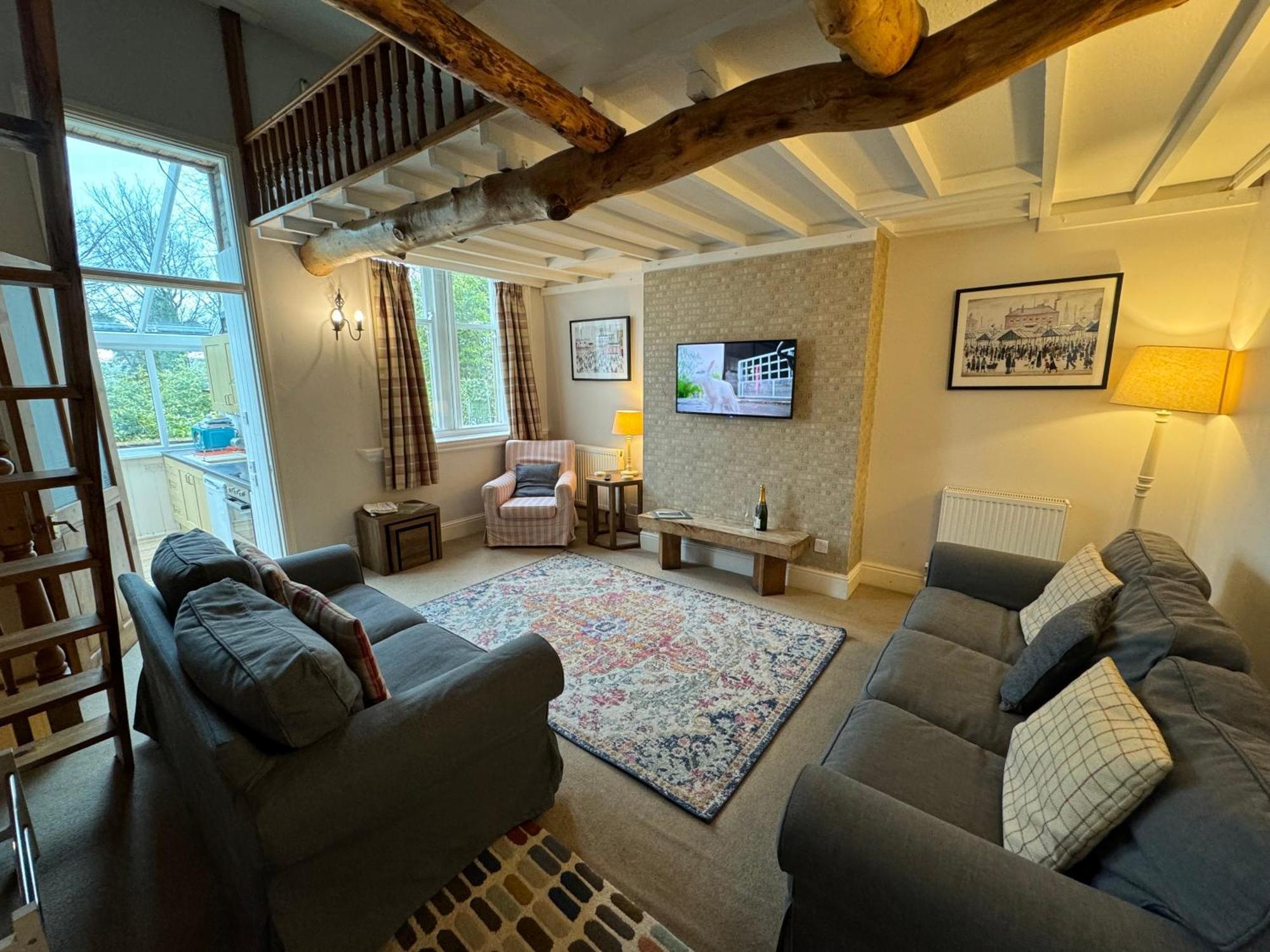 Hargate Hall Self Catering Бакстон Экстерьер фото