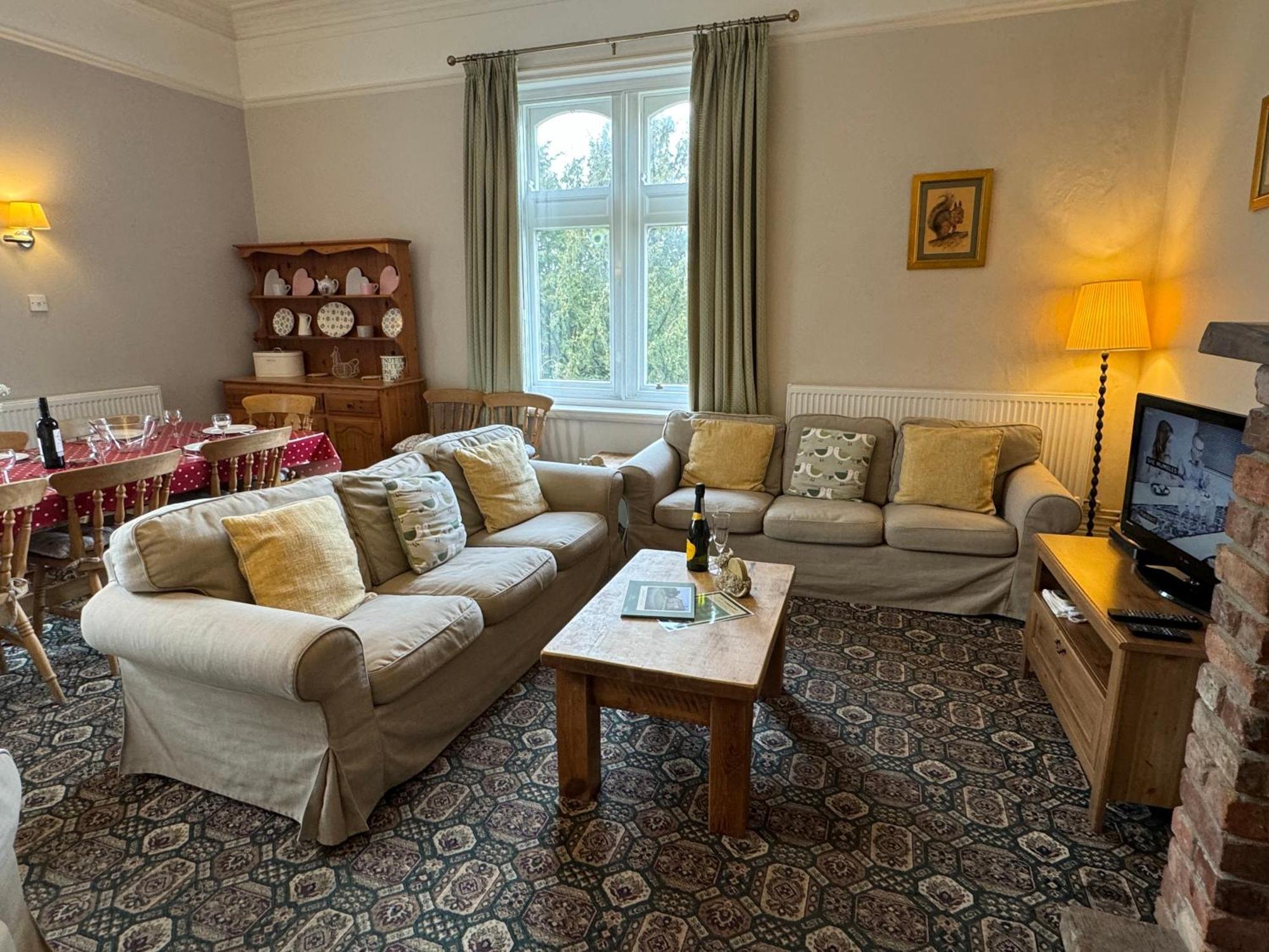 Hargate Hall Self Catering Бакстон Экстерьер фото